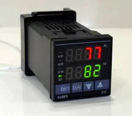 Romer-Lewin ring with fields and voltages along the circuit