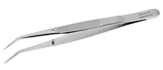 Tweezers with alignment pin