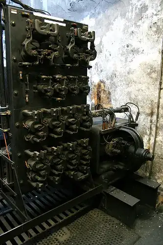 picture of outdated electronic motor controller