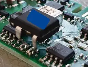 DIL8 voltage reference on SO8 footprint