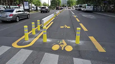 jersey_barrier – modular concrete or plastic barrier.