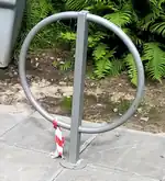 Stand in O-form