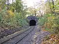Corte de terreno para ferrovia na República Checa.