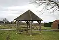 Überdachte Bank