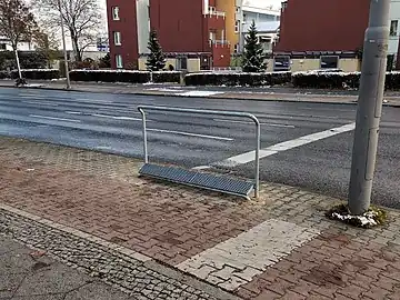amenity=cyclist_leaning_railmaterial=metal