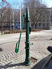 Sechseckig geformte Säule und sechseckiger Fuß...