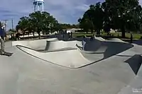 Skateparkleisure=pitchsport=skateboardsurface=concrete