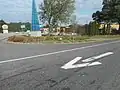 In the United States, particularly in California, wrong-way arrows are often painted onto the end of a one-way road or near a merge to alert drivers who are going the wrong way. These arrows have a different arrowhead than turn lane arrows. Despite the straightness of the arrow a driver can turn left or right from here.