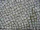 Made from stone that is not flat, but was flattenedsurface=sett