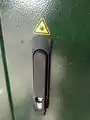 Poignée et logo typique d'une armoire PMZ