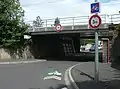 Vichy: end of an advisory cycle lane (FR: bande cyclable conseillée, rectangular sign), beginning of a shared lane (FR: voie partagée)